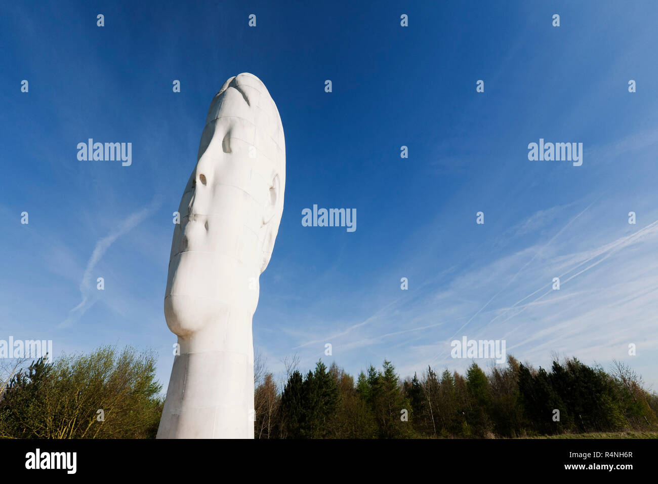 "Der Traum" Skulptur, St Helens, Großbritannien Eröffnet im Jahr 2009, der Sieger des Grossen Kunst Projekt Kanal 4, ein 20 Meter hoher "Mädchen" aus Marmor von Jaume Plensa. Stockfoto