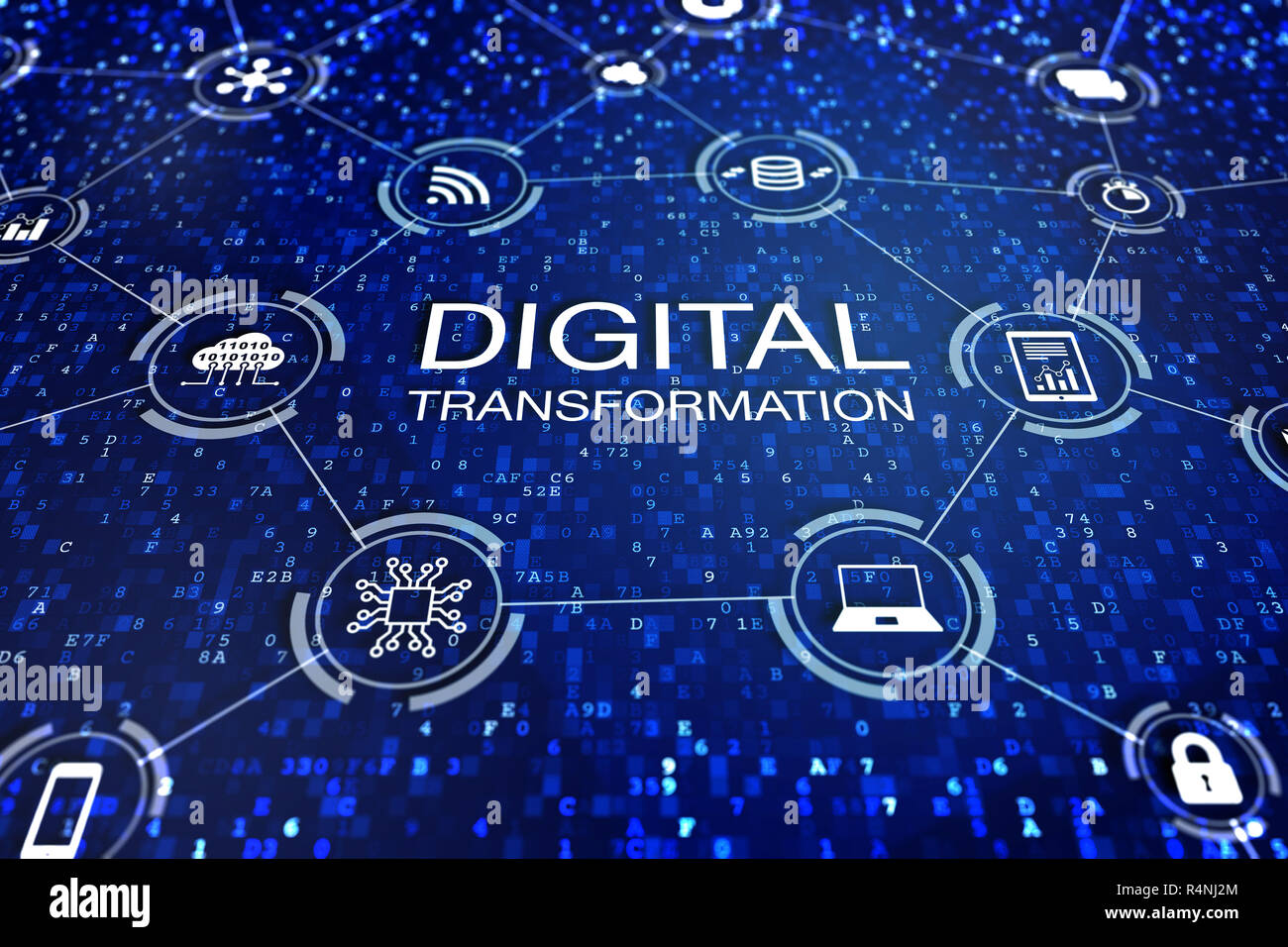 Digitale transformation Technologie Konzept mit Symbolen des Cloud Computing, Daten, Computer, Datenbank- und angeschlossenen Geräten über abstrakte Code zu Internet Stockfoto
