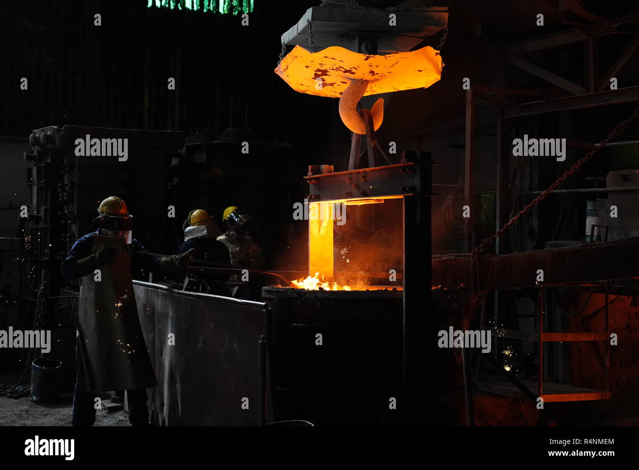 Trabajo de Fundición - Arbeiten in der Gießerei Stockfoto