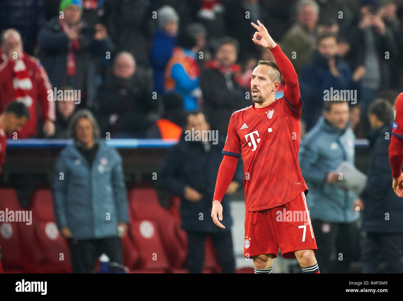 München, Deutschland. 27. November 2018. Franck Ribery, FCB 7 sein Ziel 5-1 Jubel, Freude, Emotionen feiert, feiern, lachen, Jubeln, Jubeln, reißt die Arme, ballte die Faust, Feiern, Feier, FC BAYERN MÜNCHEN - BENFICA LISSABON 5-1 UEFA Fußball Champions League, München, 27. November 2018, Saison 2018/2019, Gruppenphase, Gruppe E, FCB, Lissabon, Credit Peter Schatz/Alamy leben Nachrichten Stockfoto