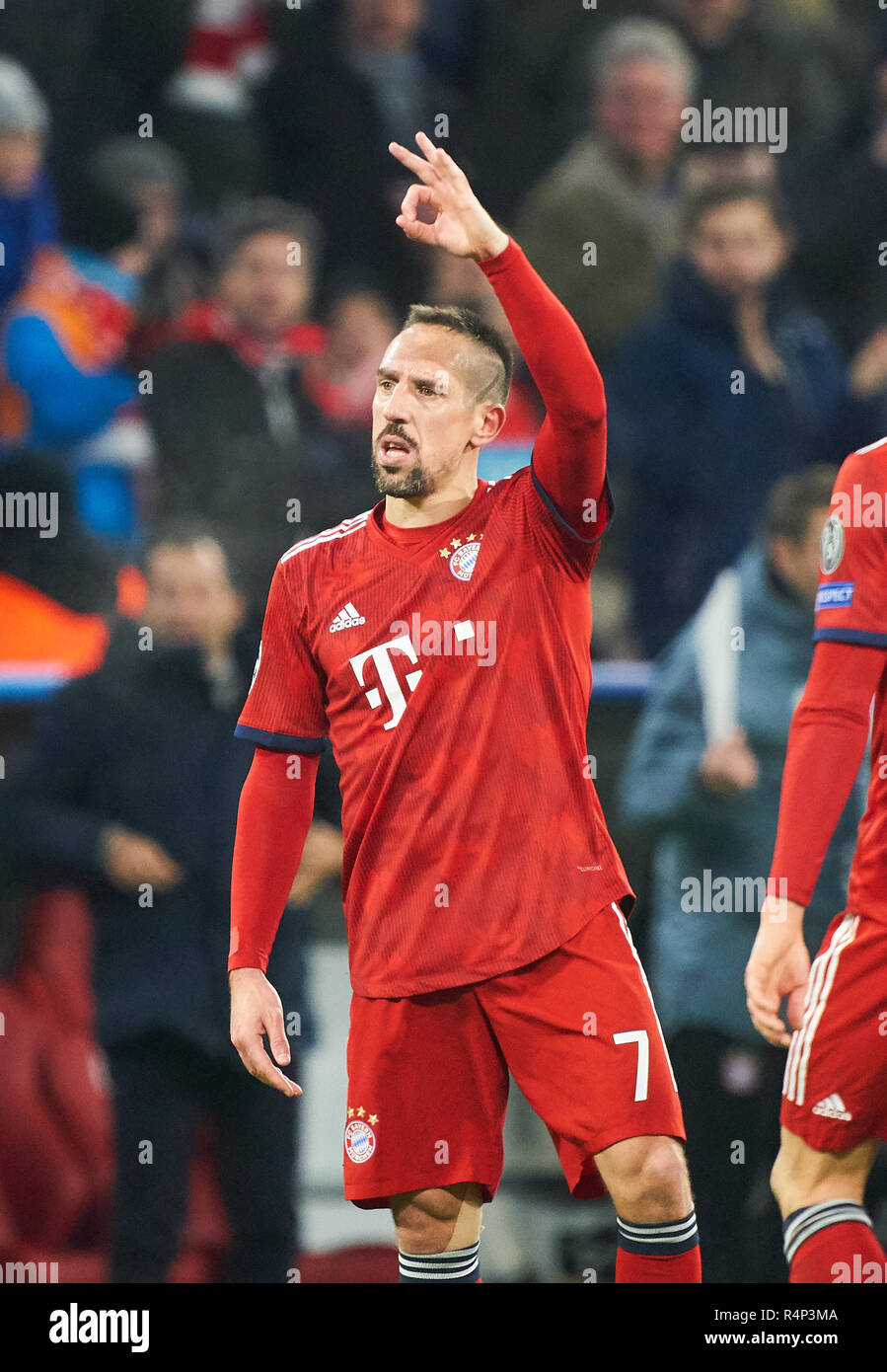 München, Deutschland. 27. November 2018. Franck Ribery, FCB 7 sein Ziel 5-1 Jubel, Freude, Emotionen feiert, feiern, lachen, Jubeln, Jubeln, reißt die Arme, ballte die Faust, Feiern, Feier, FC BAYERN MÜNCHEN - BENFICA LISSABON 5-1 UEFA Fußball Champions League, München, 27. November 2018, Saison 2018/2019, Gruppenphase, Gruppe E, FCB, Lissabon, Credit Peter Schatz/Alamy leben Nachrichten Stockfoto