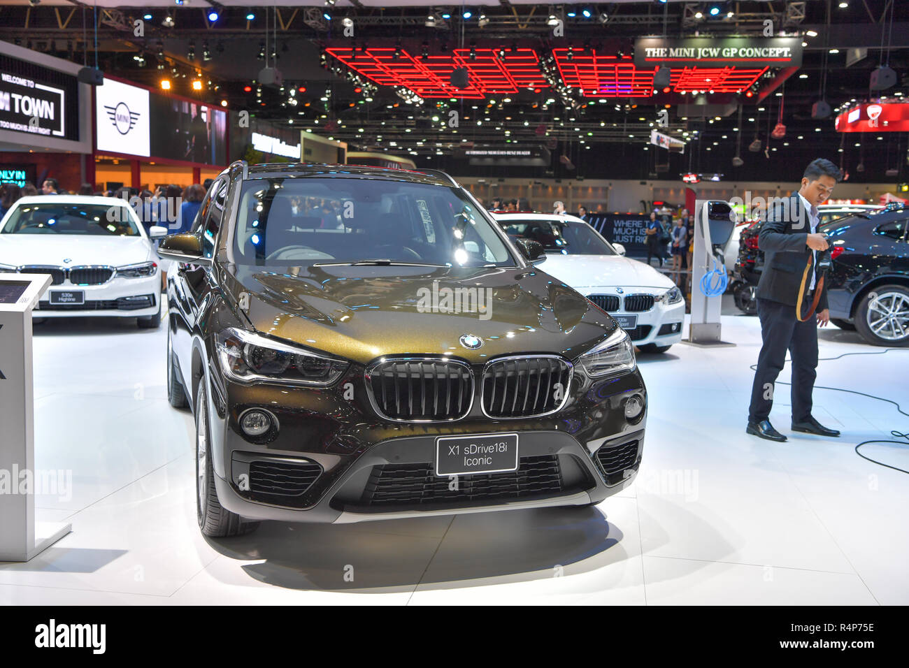 Nonthaburi, Thailand. 28. Nov 2018. BMW X1 sDrive18i Iconic Auto auf Anzeige an der 35th Thailand International Motor Expo am 28. November 2018 in Nonthaburi, Thailand. Credit: chatchai Somwat/Alamy leben Nachrichten Stockfoto