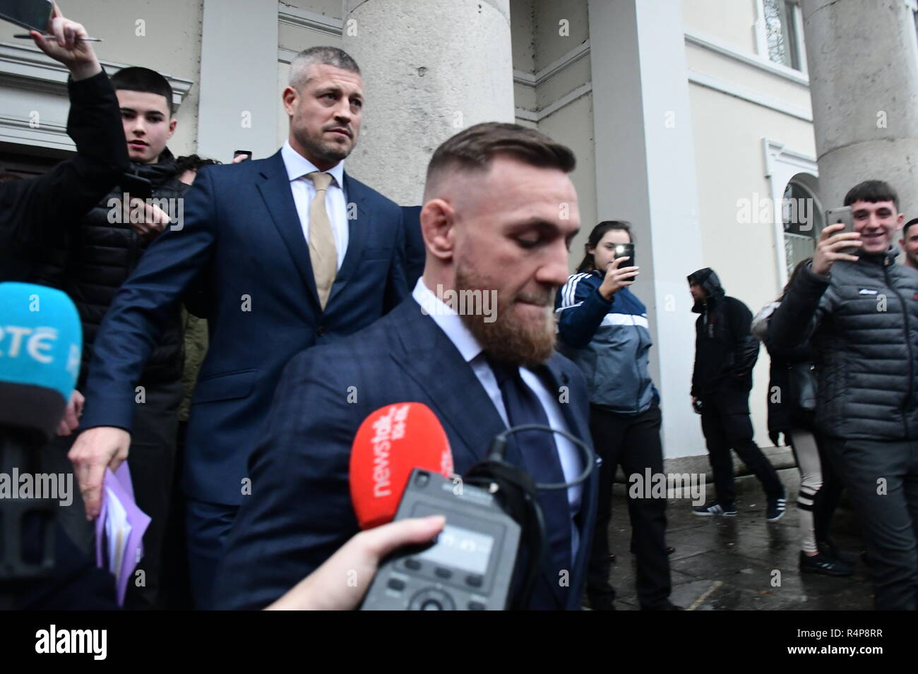 Naas, Kildare, Irland. 28. Nov 2018. Conor McGregor verlassen Amtsgericht nach für das Schnellfahren Credit: John Rooney/Alamy Leben Nachrichten geladen wird Stockfoto