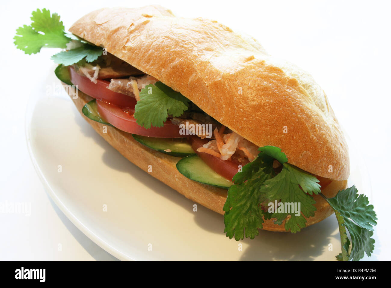 Vietnamesischen traditionellen Brot mit Schweinefleisch, Schinken und Tomaten Stockfoto