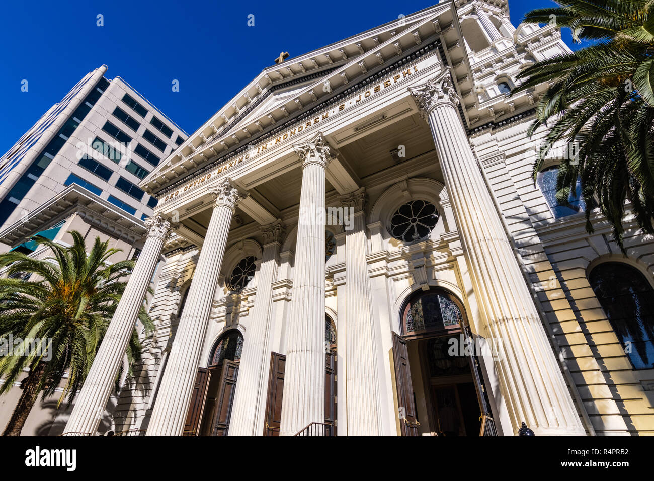 Außenansicht der Kathedrale Basilica St. Joseph, einem großen Römisch-katholische Kirche in der Innenstadt von San Jose, South San Francisco, Calif entfernt Stockfoto