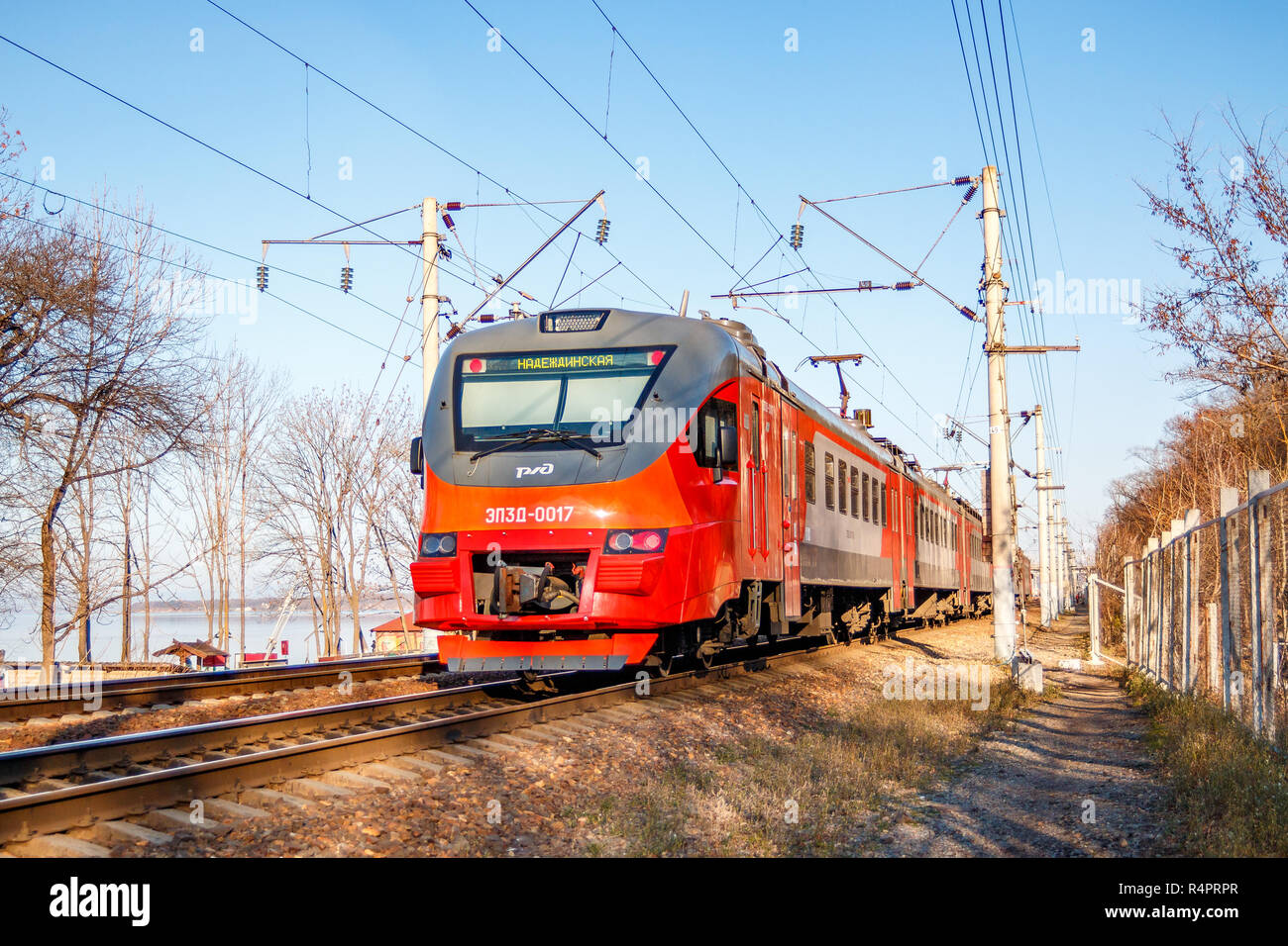 Wladiwostok, Russland - Oktober 20, 2018: Ein moderner Zug Elektrischer Triebzug EP3D. Es war, in dem die Besuche von Fußballspielen der Wor Stockfoto