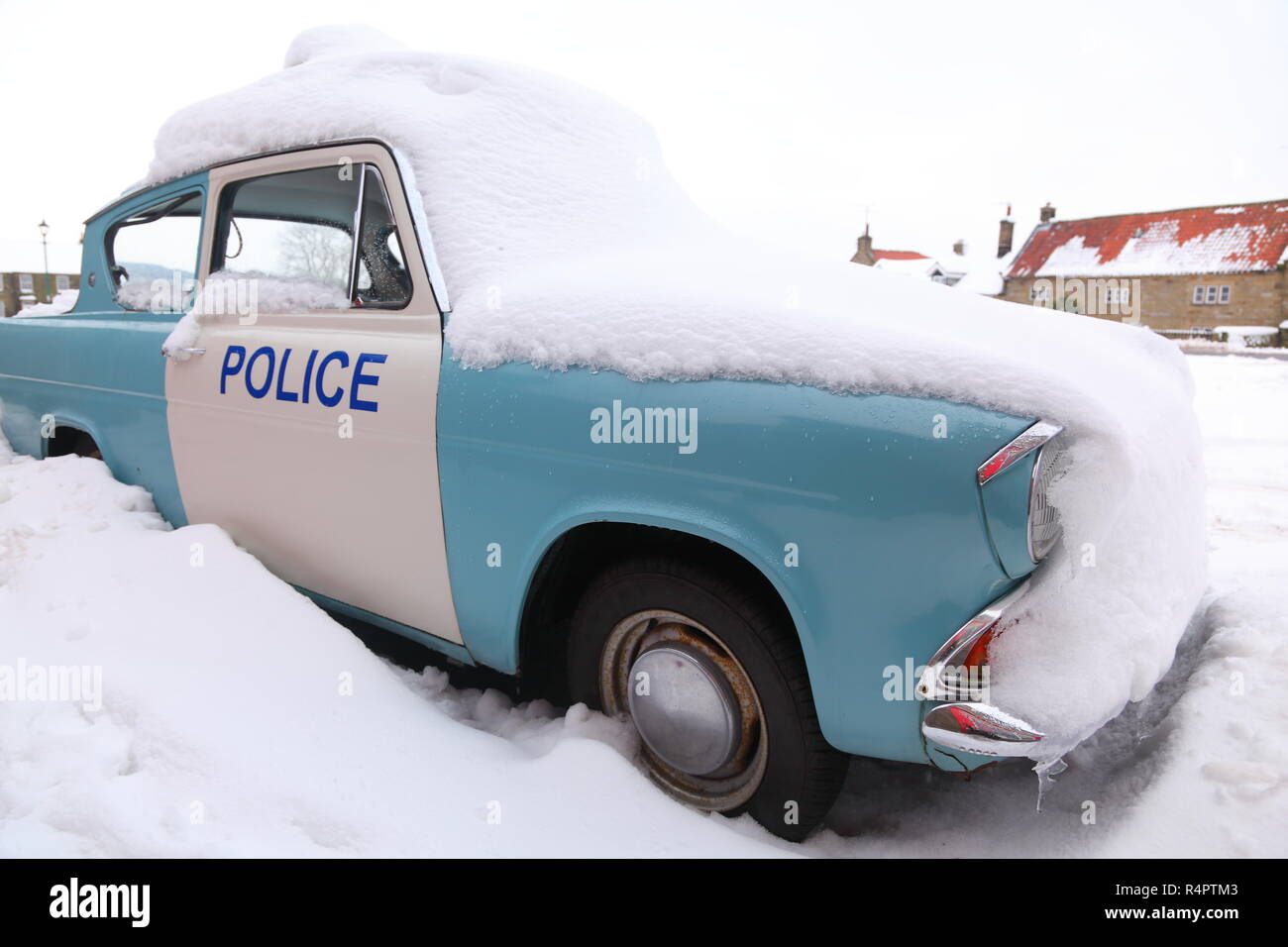 Schnee: Polizei stoppt Wahnsinn und ist geschockt - Ist das der irrste  Autofahrer der Welt?