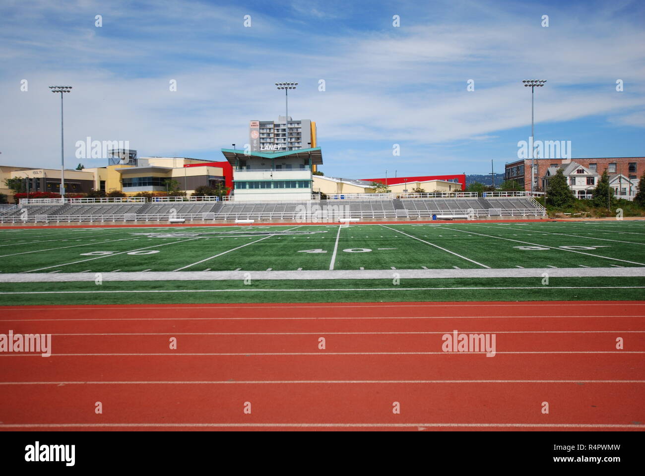 Das Fußballfeld und Anschluss an Laney College in Oakland, Kalifornien, am 4. Mai 2017 fotografiert. Stockfoto