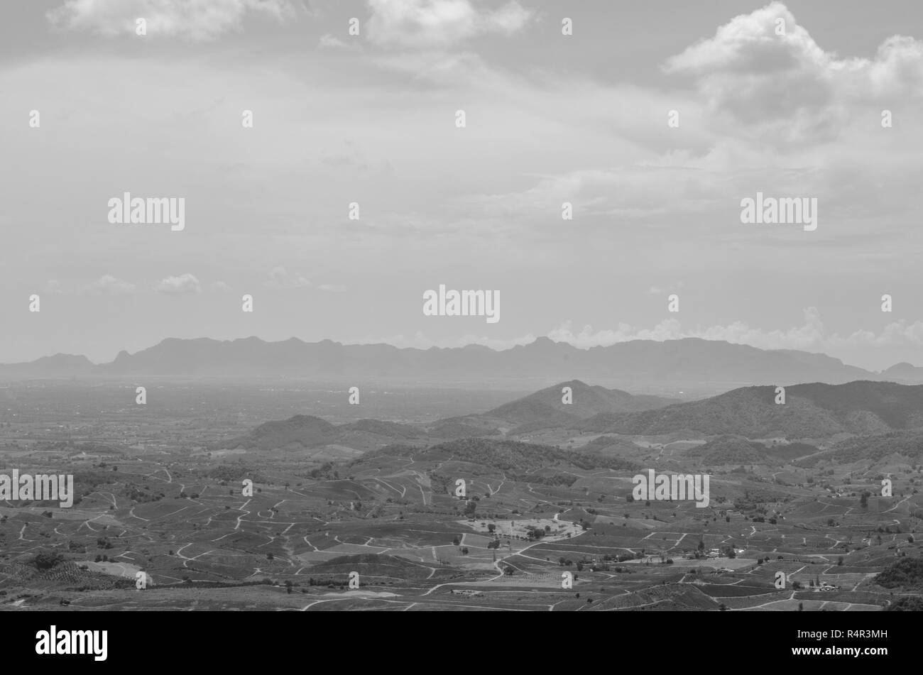 Ansicht von oben in Wald in Thailand und blauer Himmel. In einigen Bereichen ist die Masse für die Landwirtschaft ändern Stockfoto