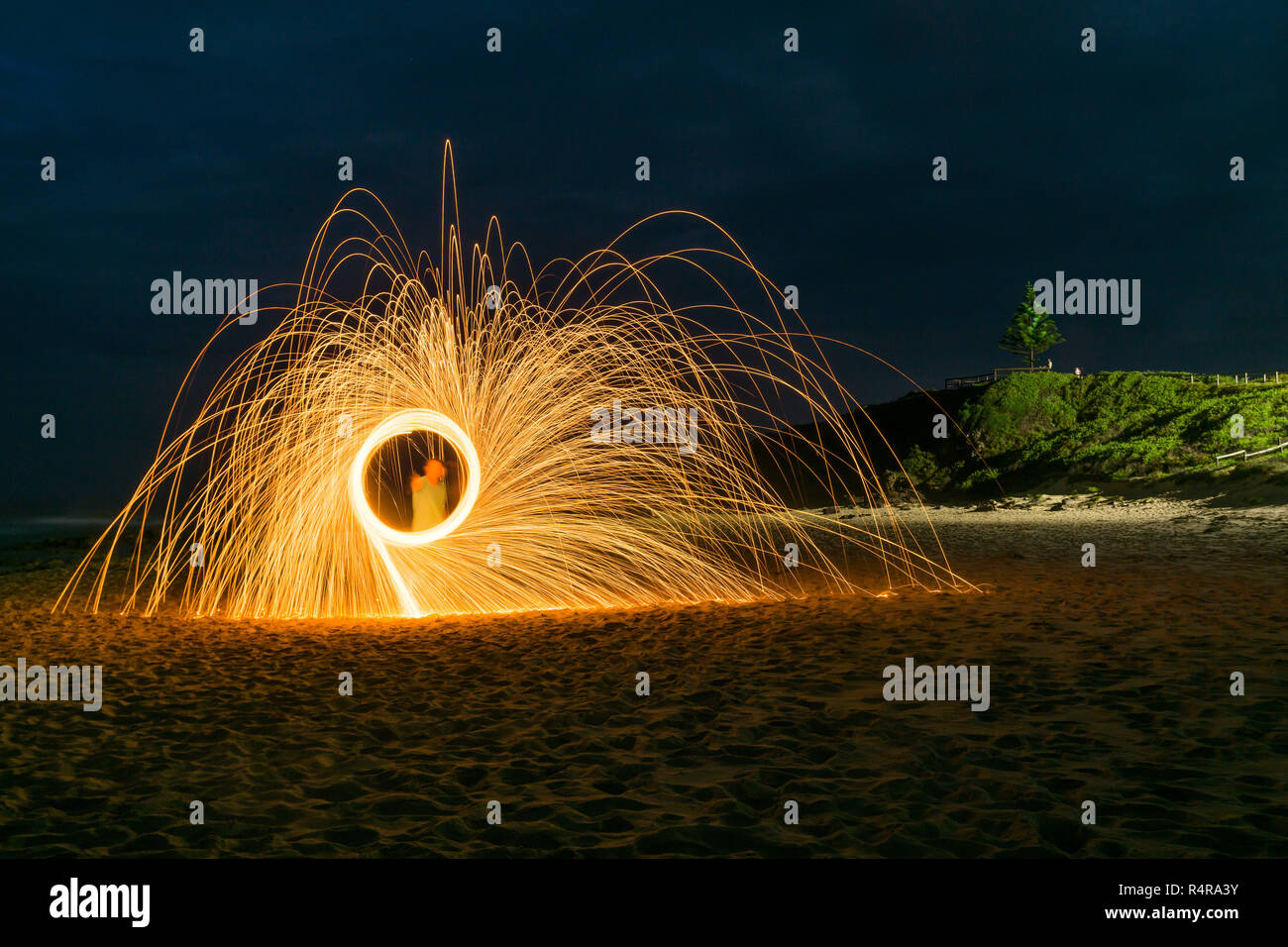 Stahl Wolle spinnen eine attraktive Muster zu machen Stockfoto