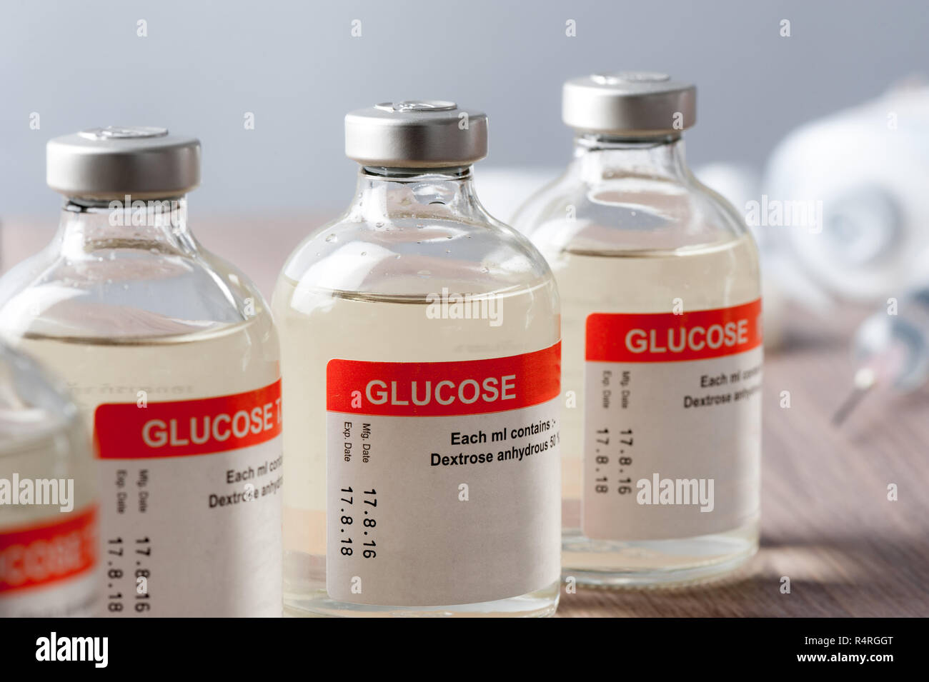 Closeup Durchstechflasche mit Glukose für paranteral Ernährung und für die Hypoglykämie. Stockfoto