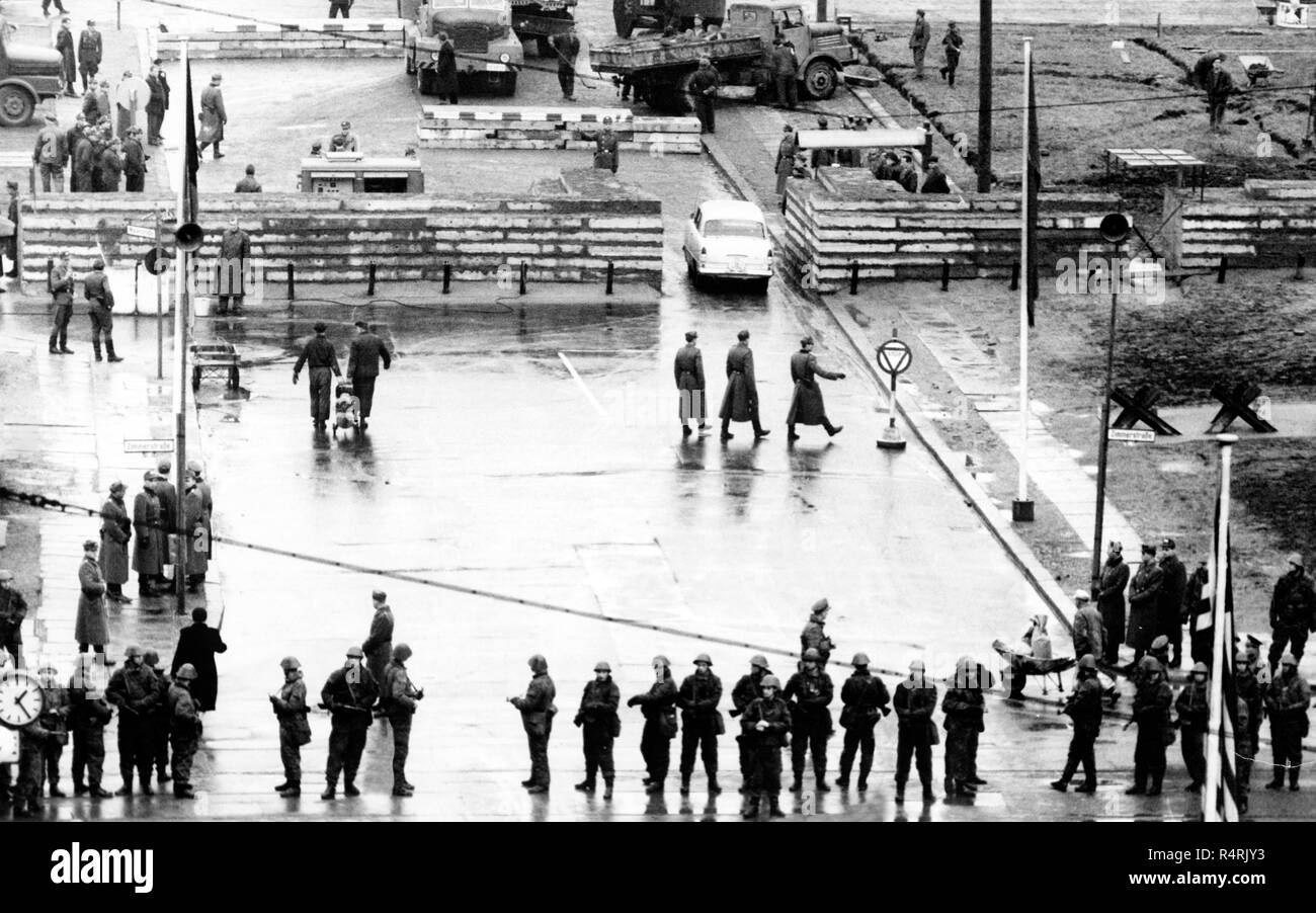 Deutschland, Berlin, Check Point vor der Wand, 1961 Stockfoto