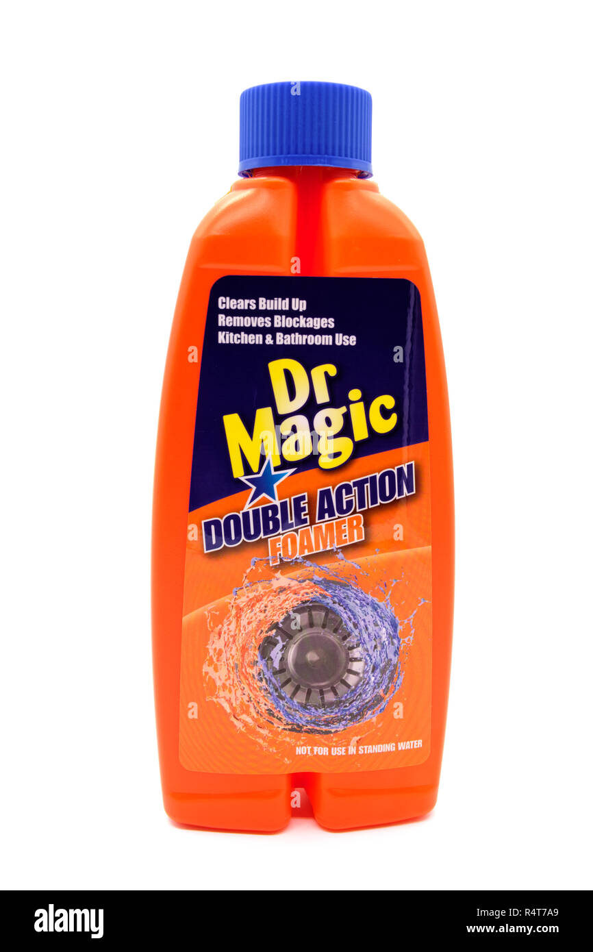 Largs, Schottland, Großbritannien - 22 November 2018: Dr Magic Branded Waschbecken Reiniger in wiederverwertbaren Kunststoff Flasche im Einklang mit der derzeitigen britischen recycling Initiativen und Stockfoto