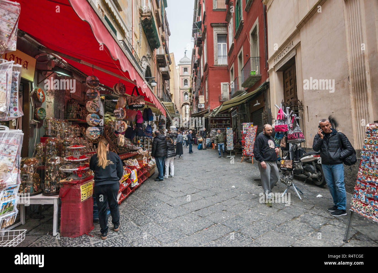 Via San Biaggio dei Librai, Straße in Centro Storico Viertel, Neapel, Kampanien, Italien Stockfoto