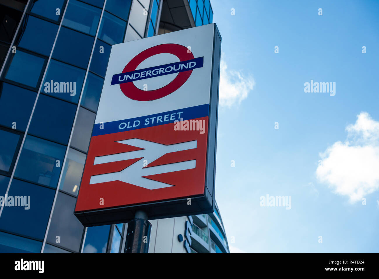 Ein Zeichen auf der alten Straße, am Kreisverkehr Silizium zeigt an, dass Sie sich an der alten Straße die Londoner U-Bahn Station Stockfoto