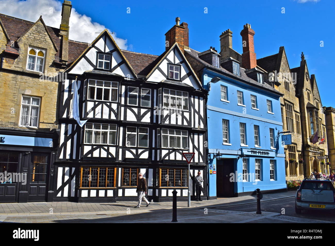 Das Vlies Hotel ist eine alte Coaching in den historischen Marktplatz von Cirencester, Cotswold District, Gloucestershire, VEREINIGTES KÖNIGREICH Stockfoto