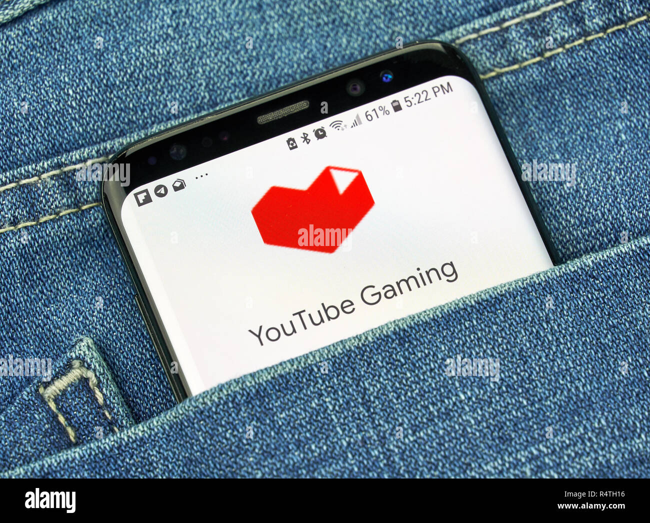 MONTREAL, KANADA - 4. OKTOBER 2018: Google YouTube Gaming App auf S8-Bildschirm. Google YouTube-App und Service bietet On-Demand- und Live Video ga Stockfoto