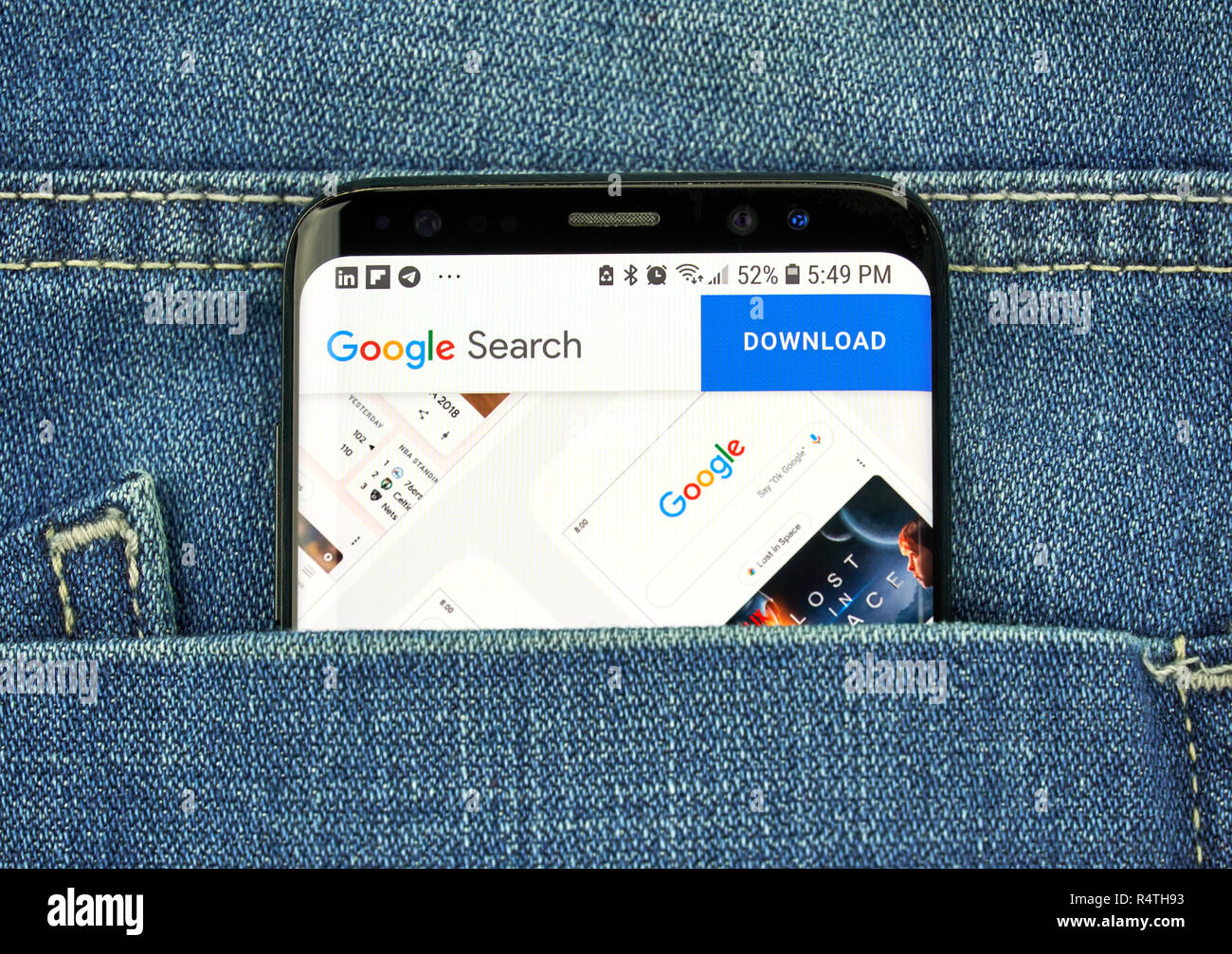 MONTREAL, KANADA - 4. OKTOBER 2018: Google Suche auf S8-Bildschirm. Google Suche ist eine Suchmaschine. Google ist ein amerikanisches Unternehmen, das die p Stockfoto