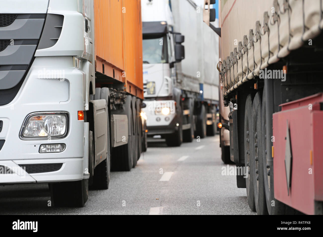 LKW im Stau Stockfoto