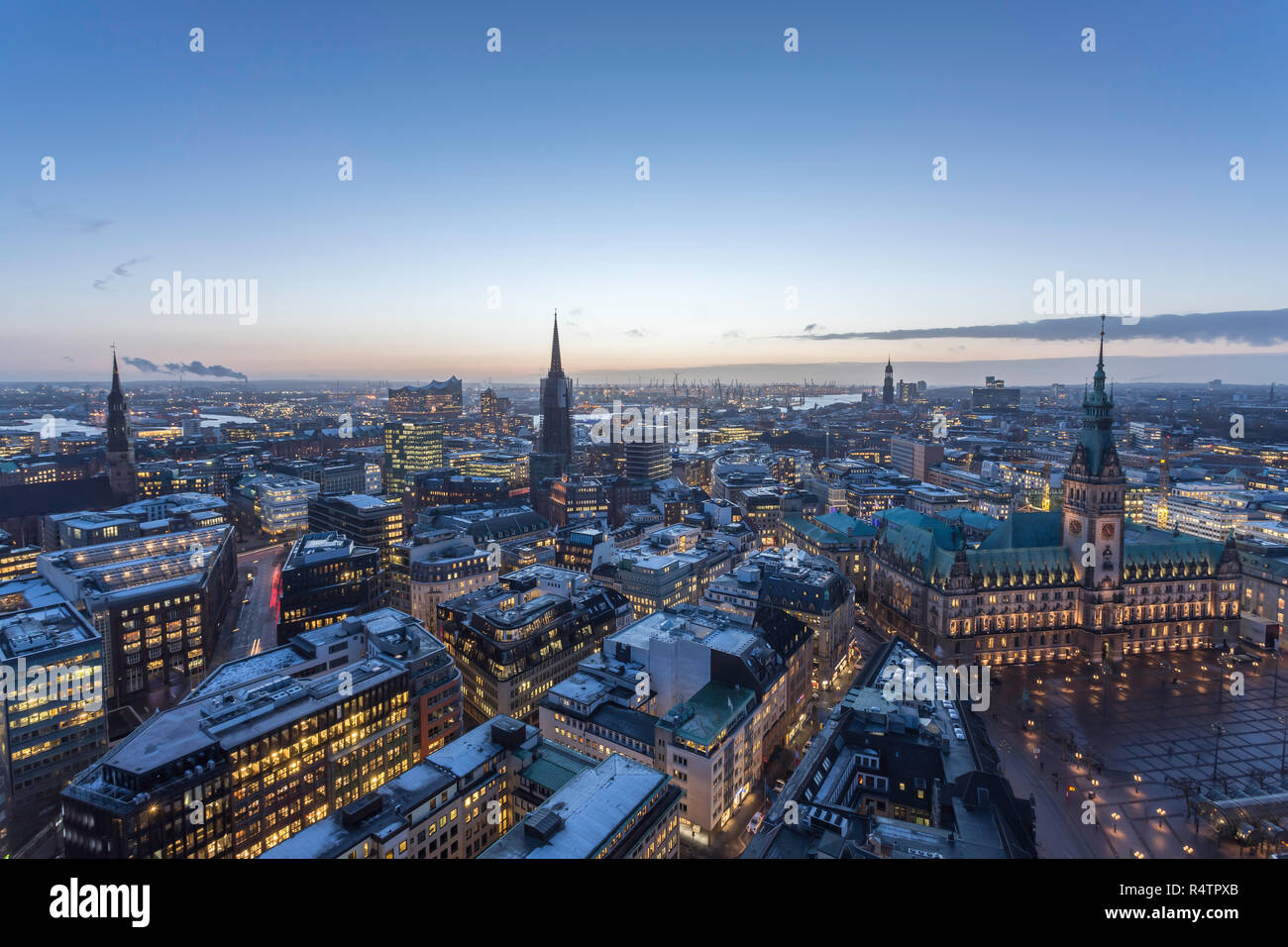 Luftaufnahme der Hamburger Innenstadt im Winter Stockfoto
