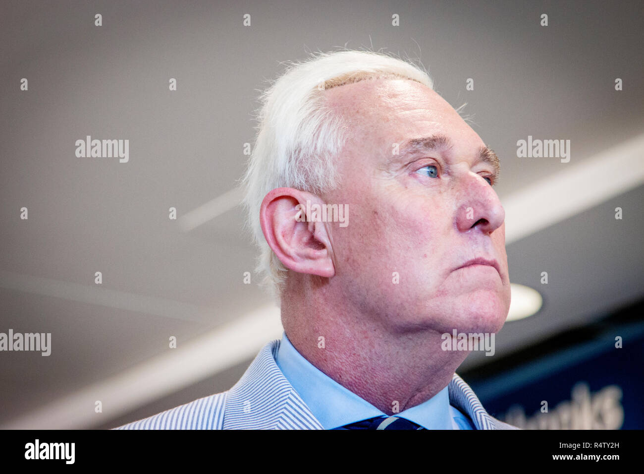 Der ehemalige Berater von Donald Trump, Roger Stein bei einer Autogrammstunde in Cleveland während der Republican National Convention im Jahr 2016. Stockfoto