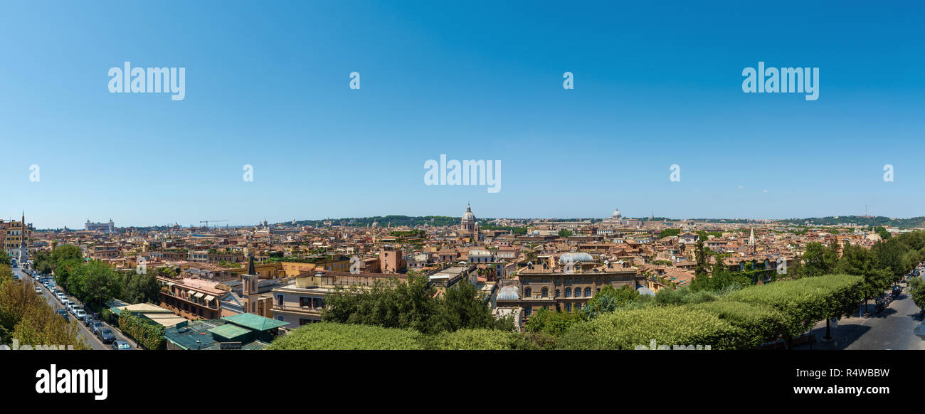 Dachterrasse mit Panoramablick über Rom, Italien Stockfoto