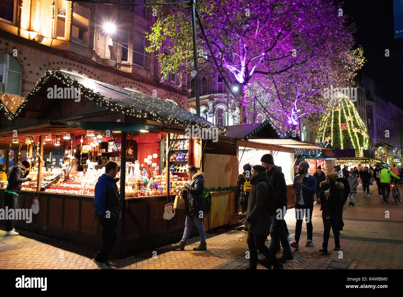 Verkaufsstände Weihnachten waren auf dem Deutschen Markt im Zentrum von Birmingham, England, UK. Stockfoto