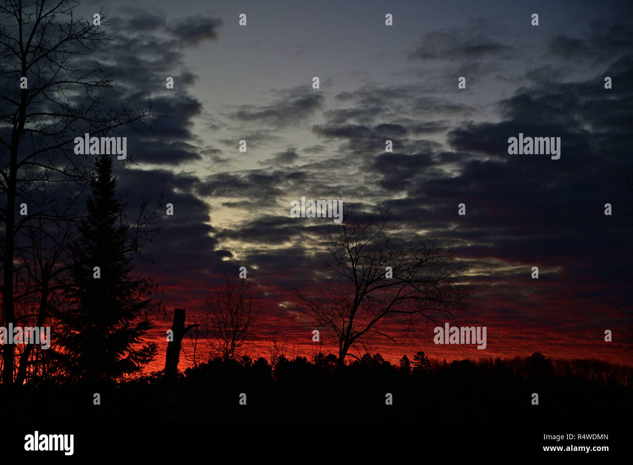 Östlichen Himmel über dem See Stockfoto