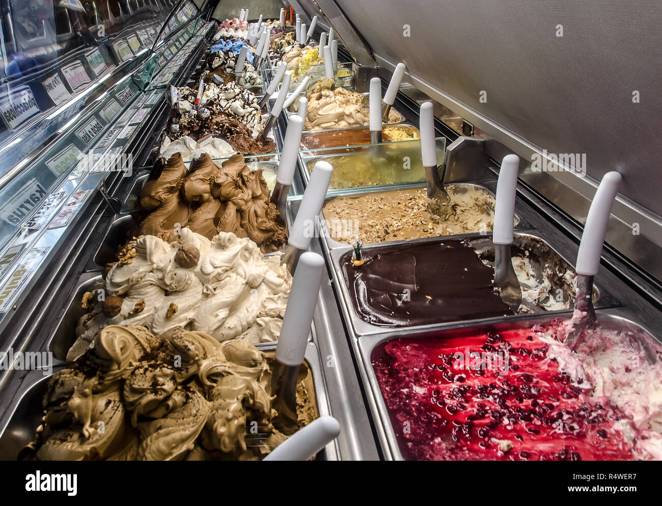 Eis in einem Glaskasten ausgesetzt Stockfoto