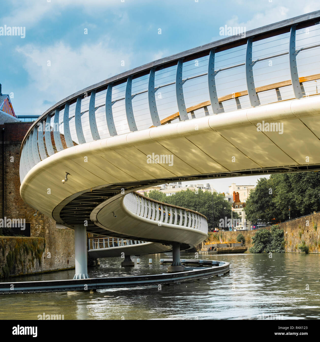 Burg Brücke. Eine Fußgänger- und Radweg 91 Meter in der Länge von Schloss Park zu Finzel von Reach in der Stadt Bristol UK. Stockfoto