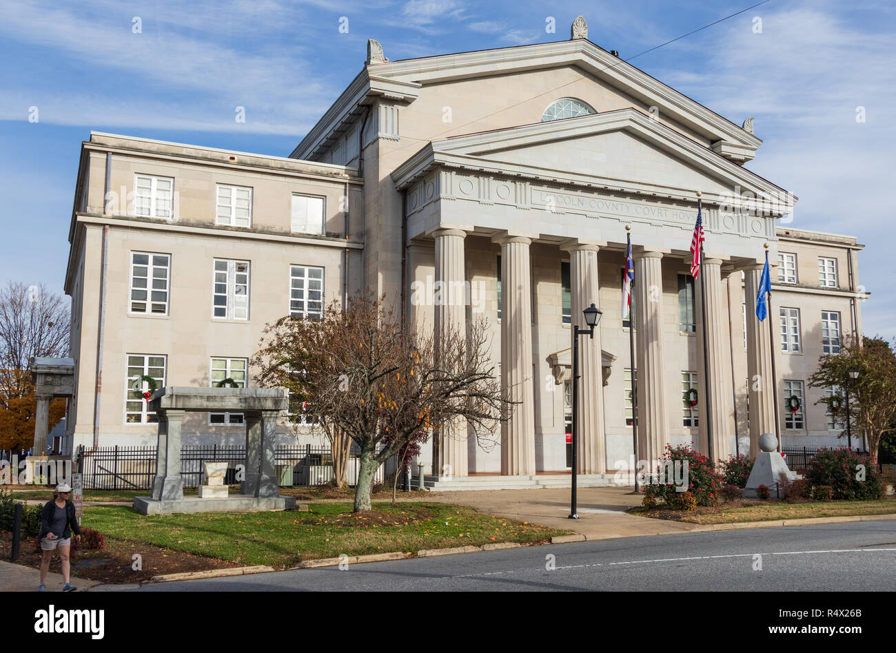 Mebane, NC, USA -11/25/18: Lincoln County Courthouse ist ein historisches Gebäude, 1921 erbaut, im klassischen Revival Stil. Stockfoto