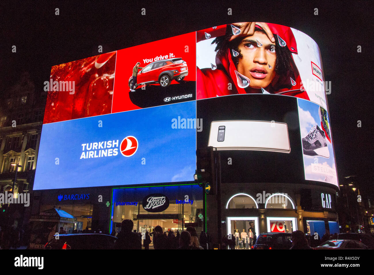 Piccadilly Circus London Werbung bei Nacht, London, England, UK. Stockfoto