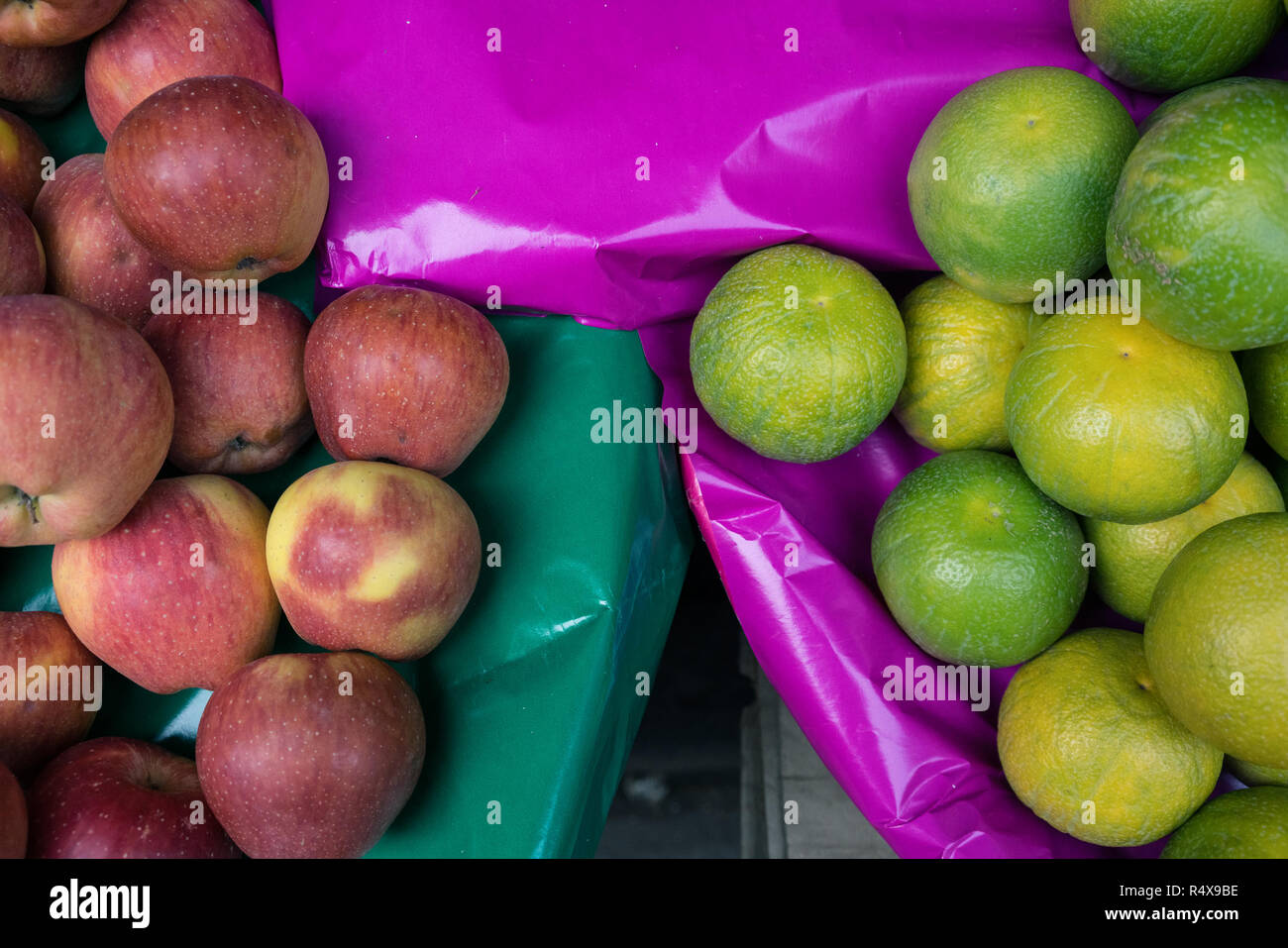 Bilder der Kunst in den alltäglichen Aktivitäten des Lebens gefunden beim Gehen die Nachbarschaft Gassen von Kolkata, Indien. Stockfoto