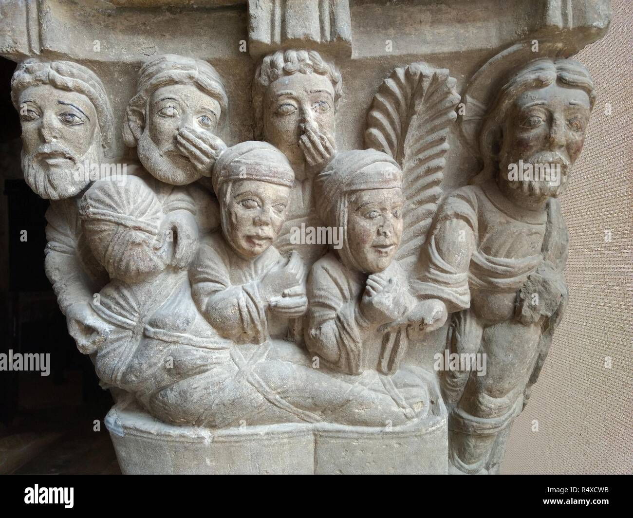 Die romanische Kapitelle mit Mensch und Tier Bilder im inneren Kreuzgang der Kathedrale der Heiligen Maria in Tudela, Region Aragon, Spanien Stockfoto