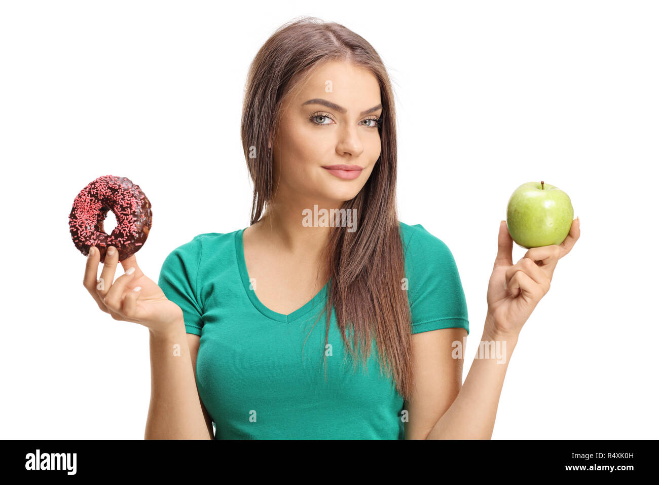 Schöne junge Frau mit einem Apfel und ein Donut auf weißem Hintergrund Stockfoto