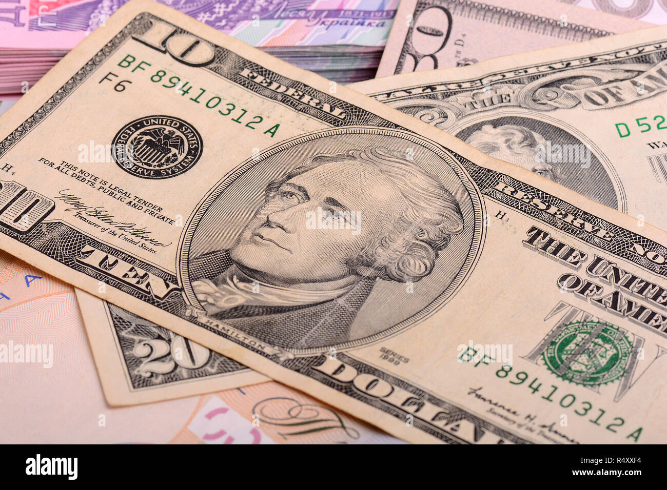 US-Dollar Hintergrund mit Fokus auf Alexander Hamilton Stockfoto