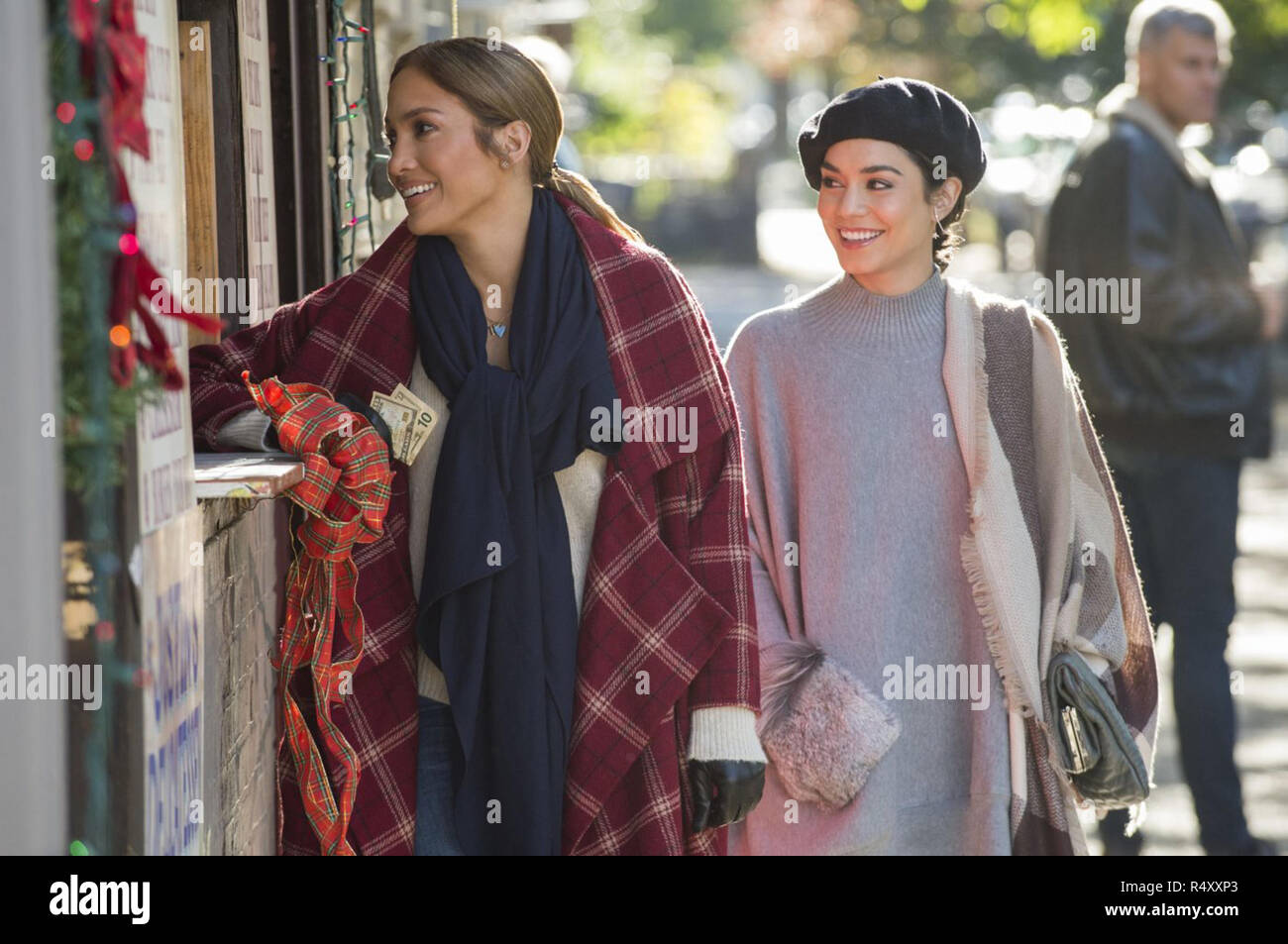 Zweiter Akt ist eine bevorstehende Amerikanische romantische Komödie Film unter der Regie von Peter Segal und von Elaine Goldsmith-Thomas und Justin Zackhams geschrieben. Es stars Jennifer Lopez, Vanessa Hudgens, Leah Remini, Annaleigh Ashford, Dan Bucatinsky, Freddie Stroma, Milo Ventimiglia, Festlichkeit Williams und Larry Miller. Dieses Foto ist nur für den redaktionellen Gebrauch bestimmt und unterliegen dem Copyright der Film Company und/oder der Fotograf durch den Film oder die Produktion Firma zugewiesen und kann nur reproduziert durch Veröffentlichungen im Zusammenhang mit der Förderung der oben genannten Film. Eine obligatorische Gutschrift auf dem Film Firma ist erforderlich. Die Stockfoto