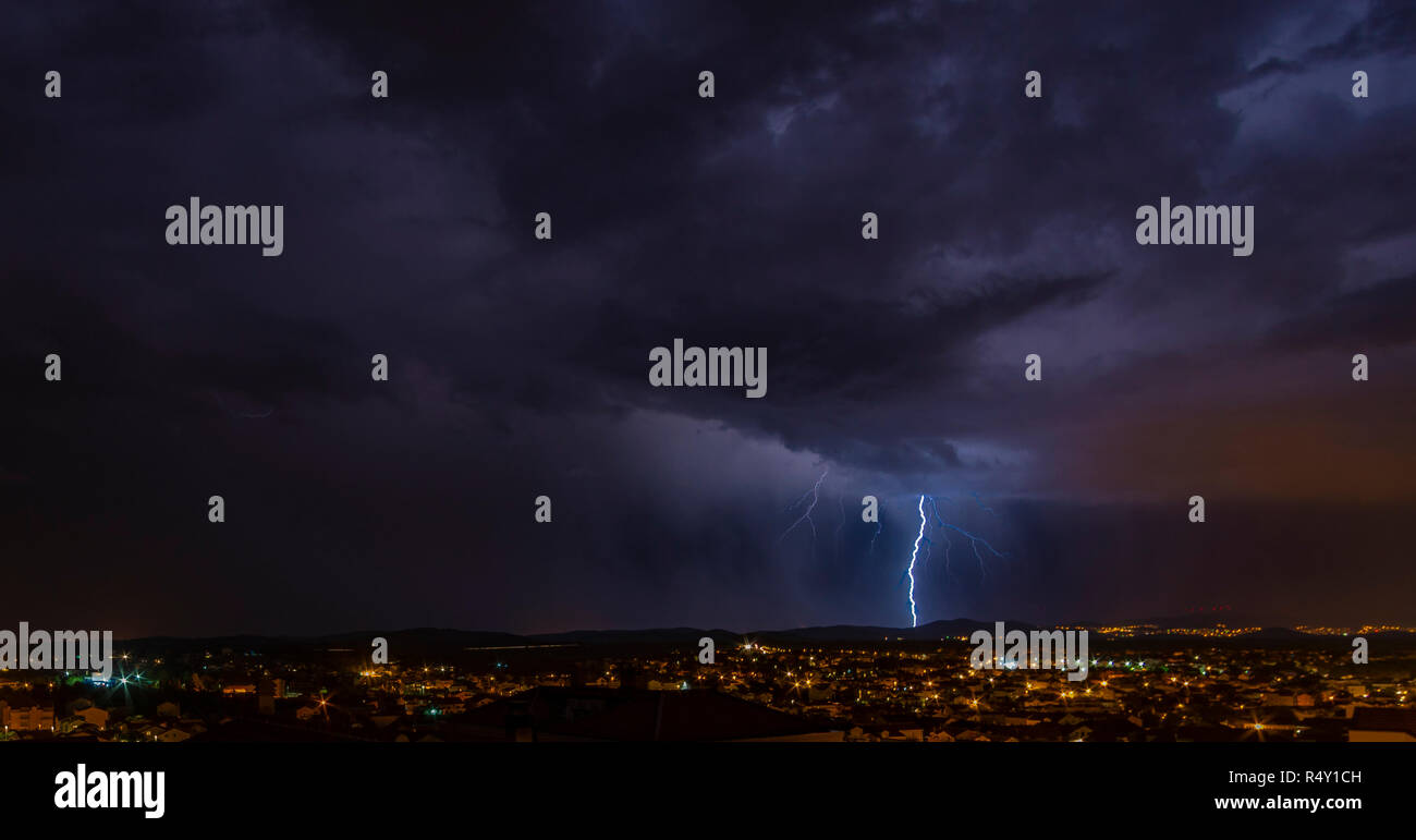 Gewitter über Vodice - Kroatien im Juni 2018 Stockfoto Gewitter über Vodice - Kroatien im Juni 2018 Stockfoto