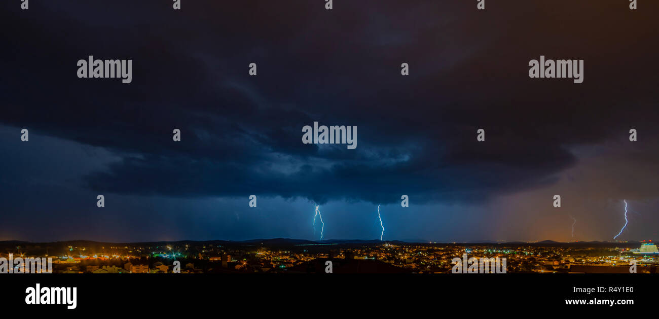 Gewitter über Vodice - Kroatien im Juni 2018 Stockfoto Gewitter über Vodice - Kroatien im Juni 2018 Stockfoto