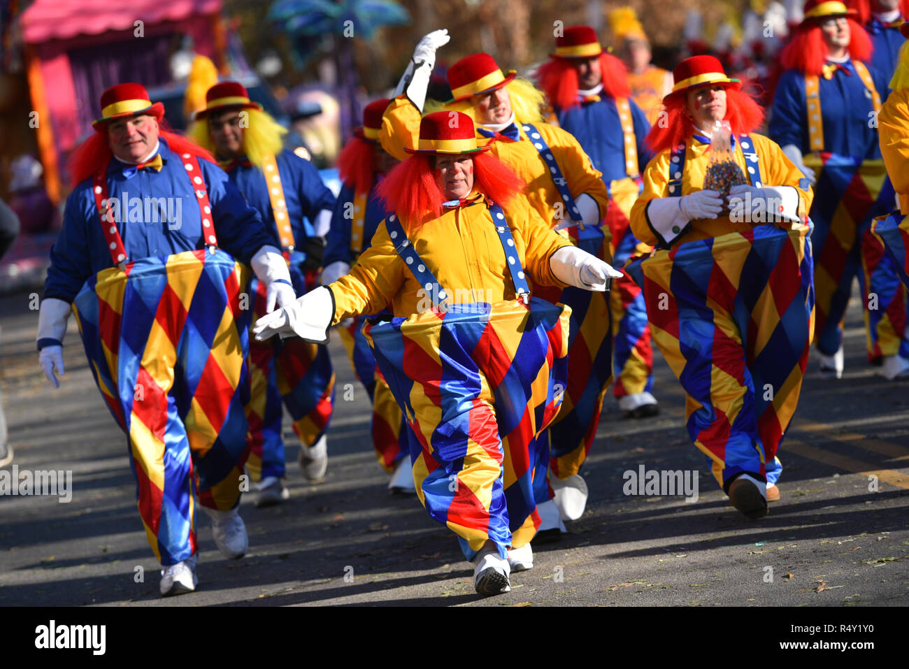 Darsteller auf der 92. jährlichen Thanksgiving Day Parade von Macy's anzusehen in New York am Nov. 22, 2018. Stockfoto