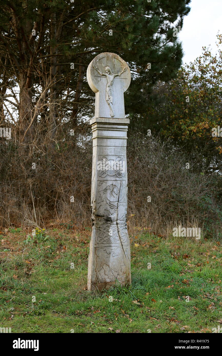 Holzkreuz zum Gedenken an St. Botolph, Iken, Snape, Suffolk Coastal Bezirk, Suffolk, East Anglia, England, Großbritannien, USA, UK, Europa Stockfoto