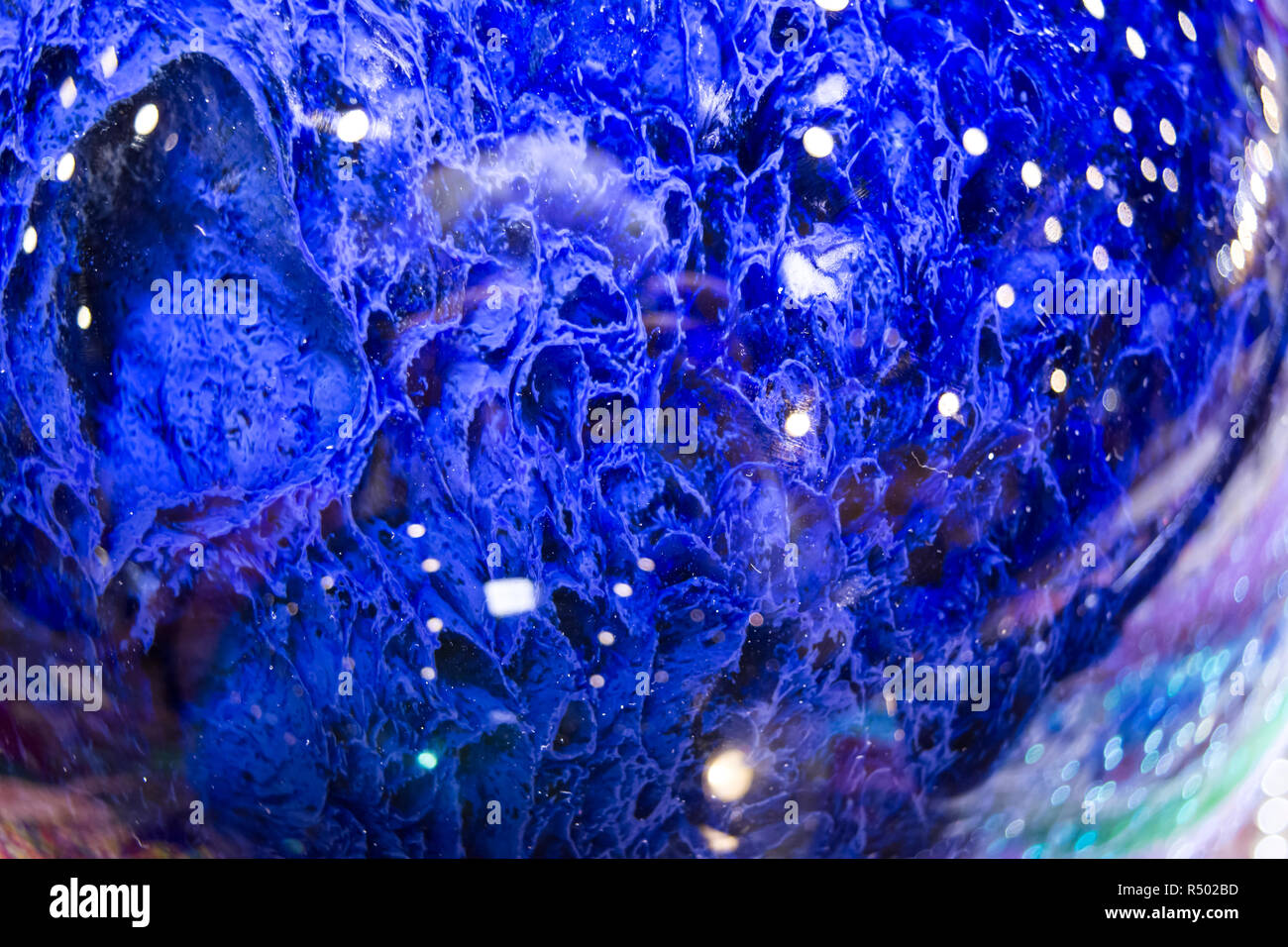 Reflexion in Kristall blau Stockfoto