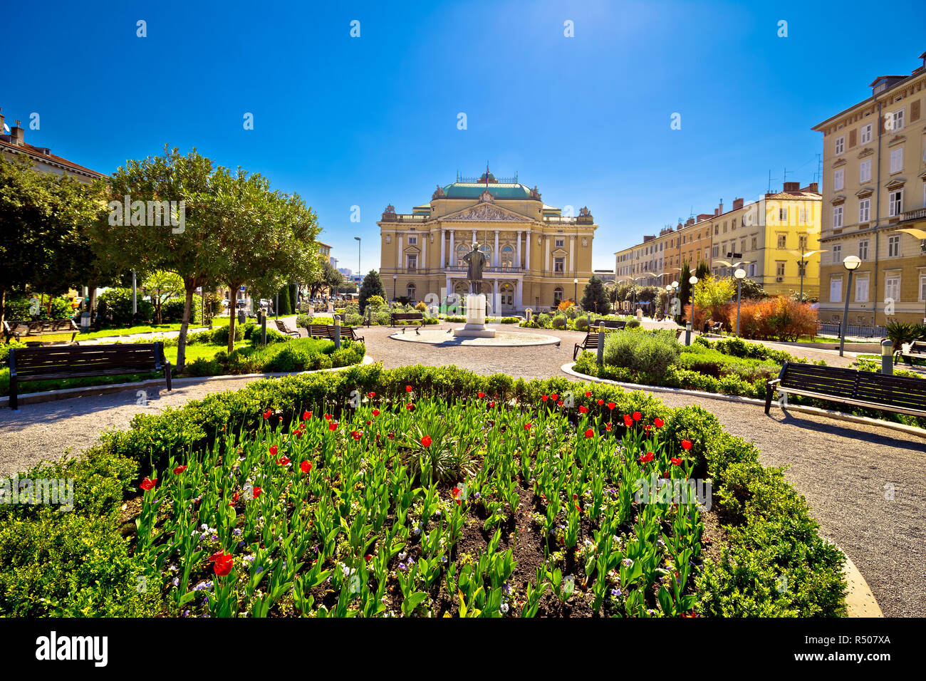 Kroatischen Nationaltheater in Rijeka Blick auf den Platz Stockfoto