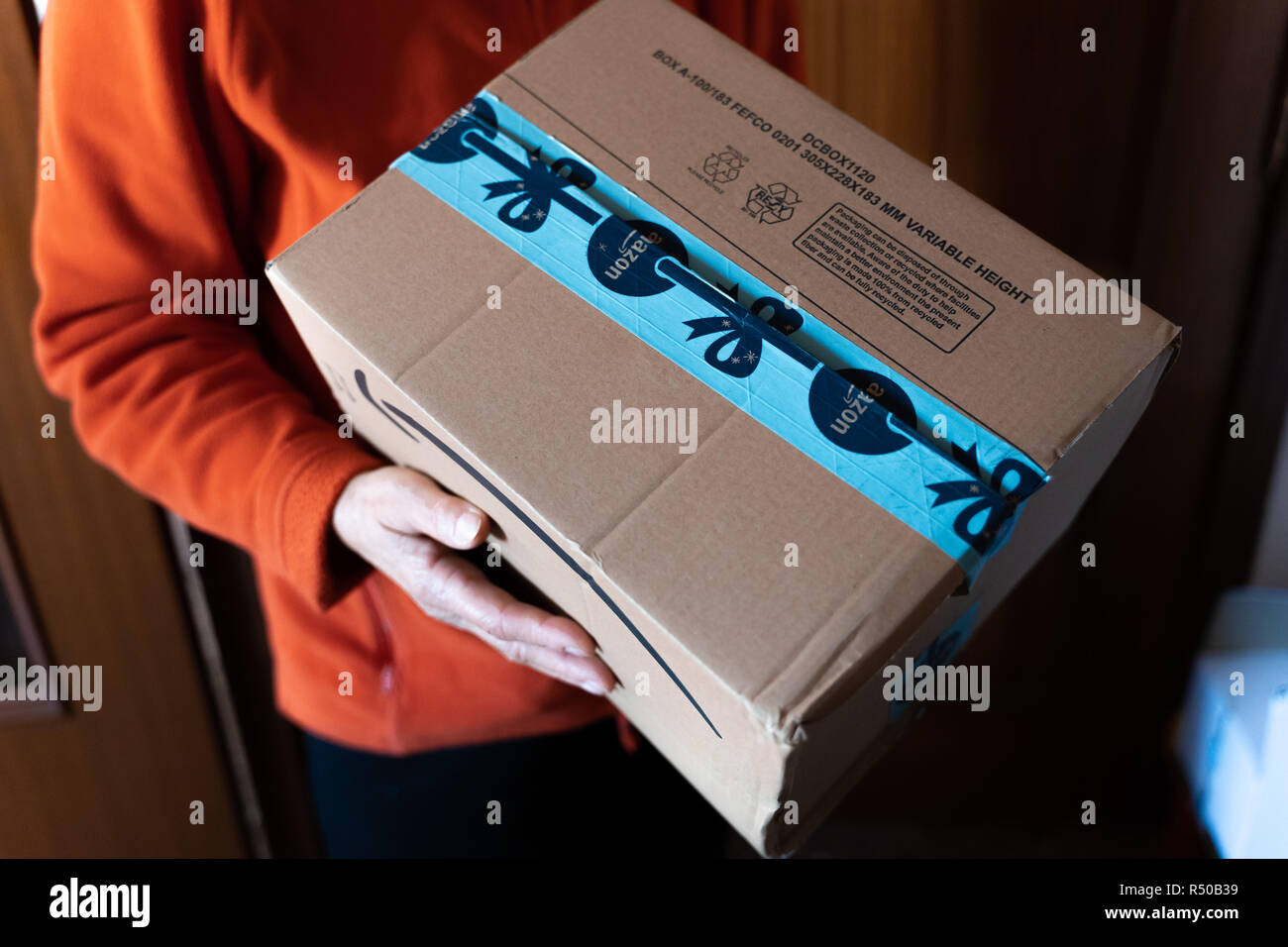 Amazon Paket Geliefert Stockfotos und -bilder Kaufen - Alamy