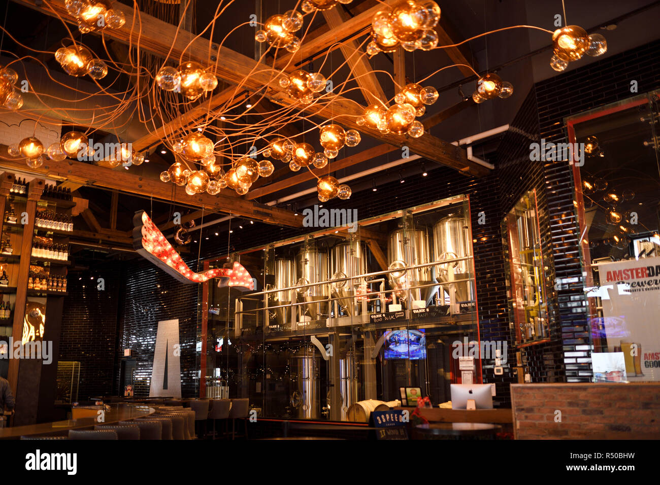 Amsterdam Sudhaus Brauerei Tanks und Lichter bar ein Toronto Harbourfront Restaurant Bar Stockfoto
