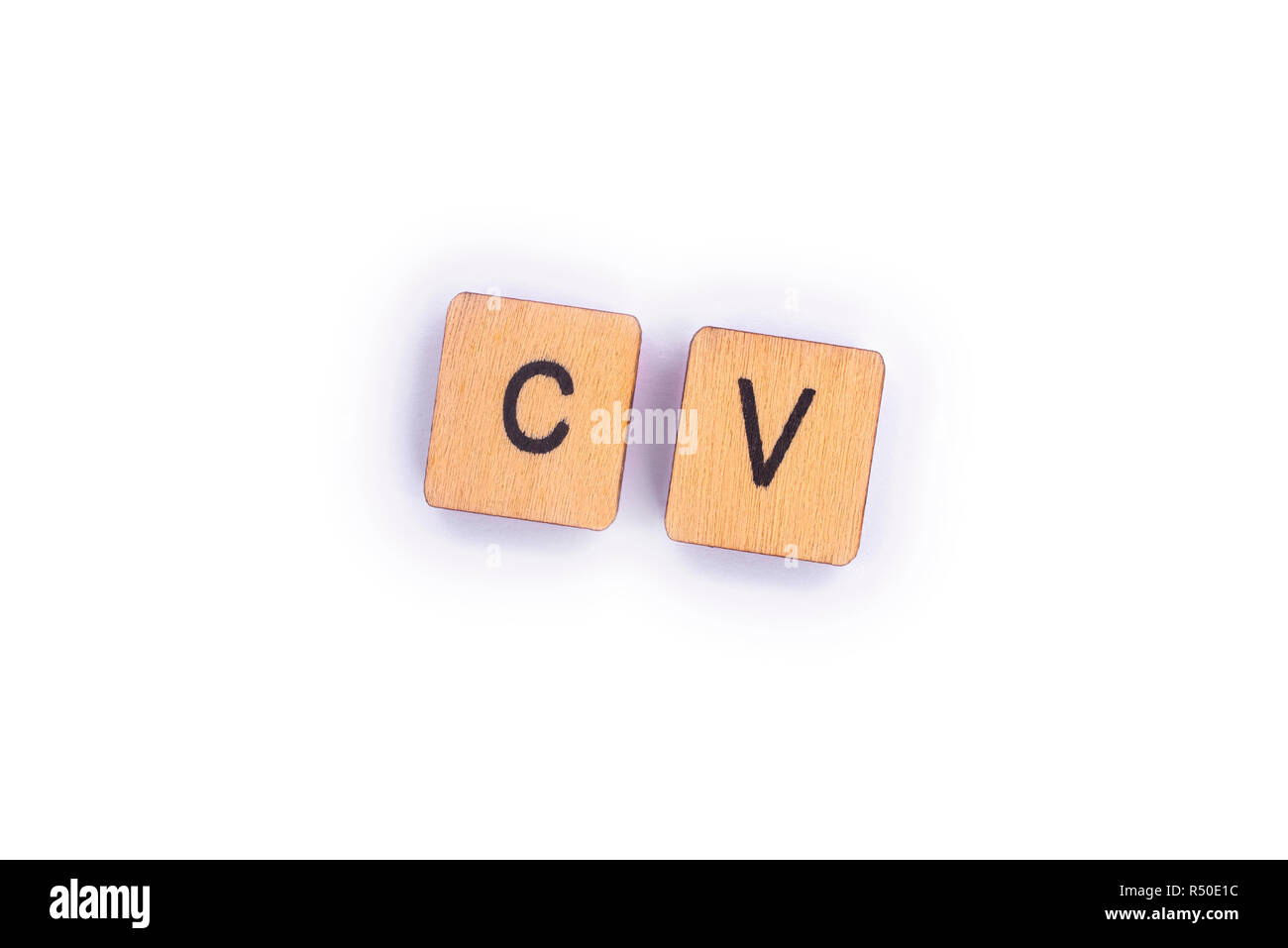Die Abkürzung CV - Curriculum Vitae, Dinkel mit hölzernen Buchstabensteine. Stockfoto