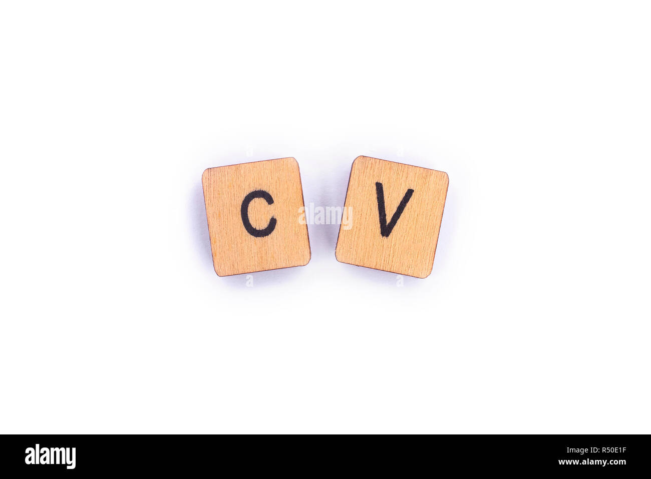 Die Abkürzung CV - Curriculum Vitae, Dinkel mit hölzernen Buchstabensteine. Stockfoto