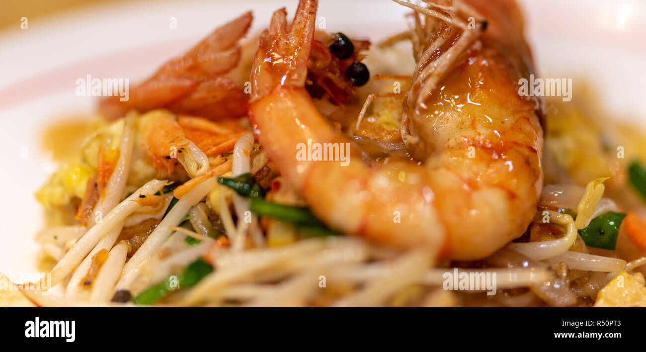 Lecker Garnelen Pad Thai - Thai Street Food Stockfoto