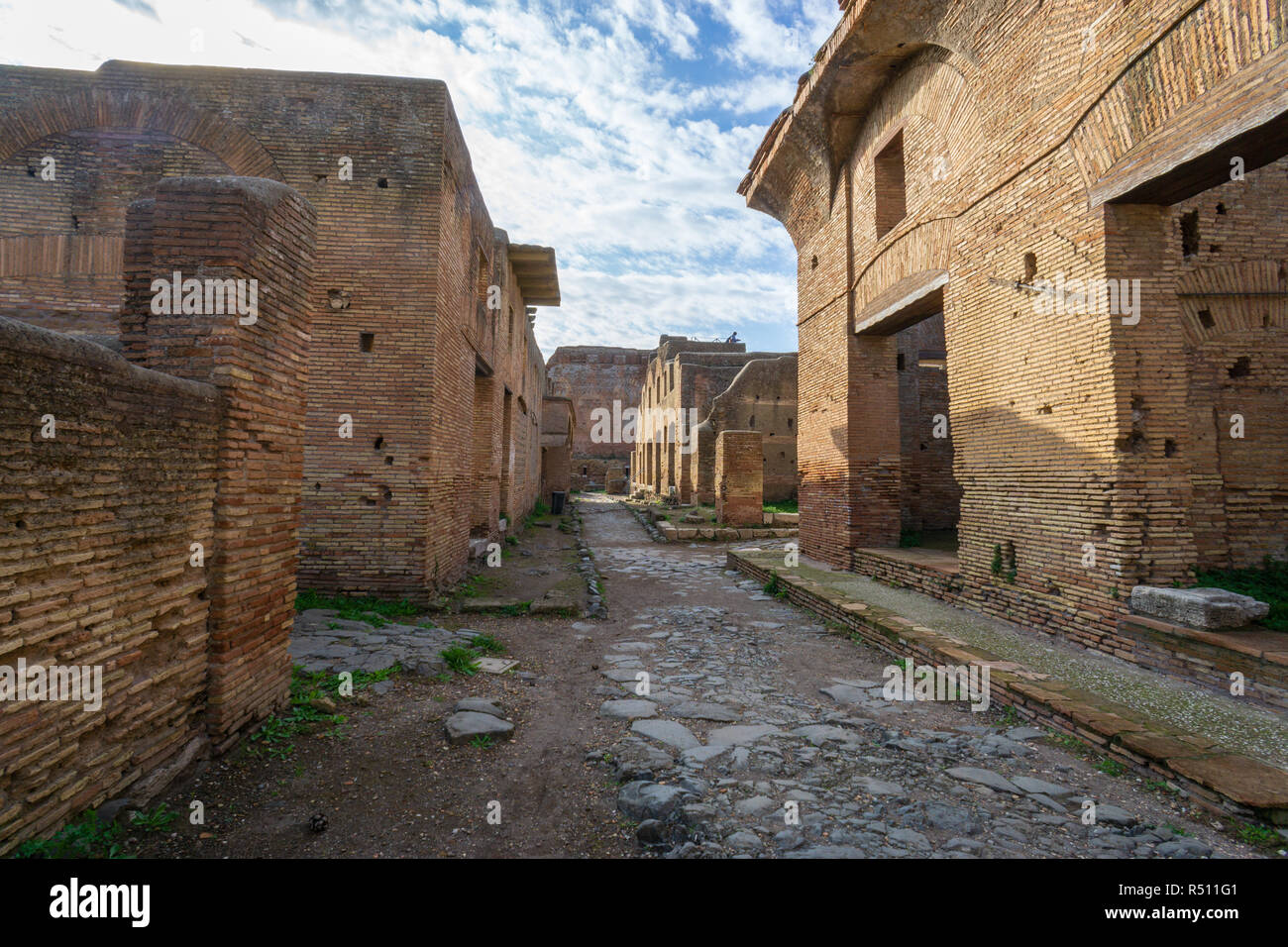 Ostia Antica in Rom, Italien. Archäologische Römische Reich street view mit original antiken römischen Gebäuden Stockfoto