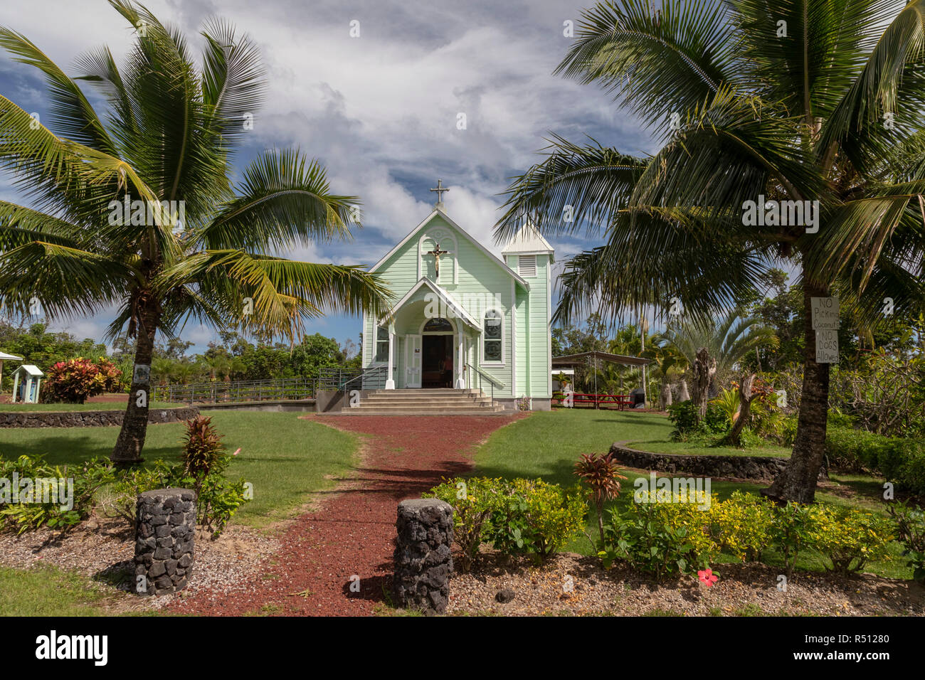 Kalapana, Hawaii - Stern des Meeres gemalte Kirche. In 1927-28 errichtet, wurde die Kirche im Jahre 1990 zog ein Lavastrom aus dem Kilauea zu entkommen. Stockfoto